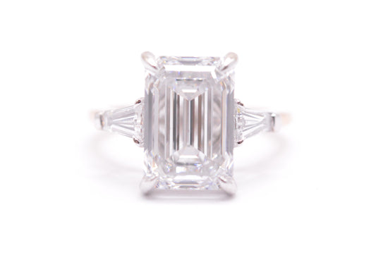 4ct emerald lab diamond igi certified f color vs1 with tapered baguette side stones 14k yellow gold