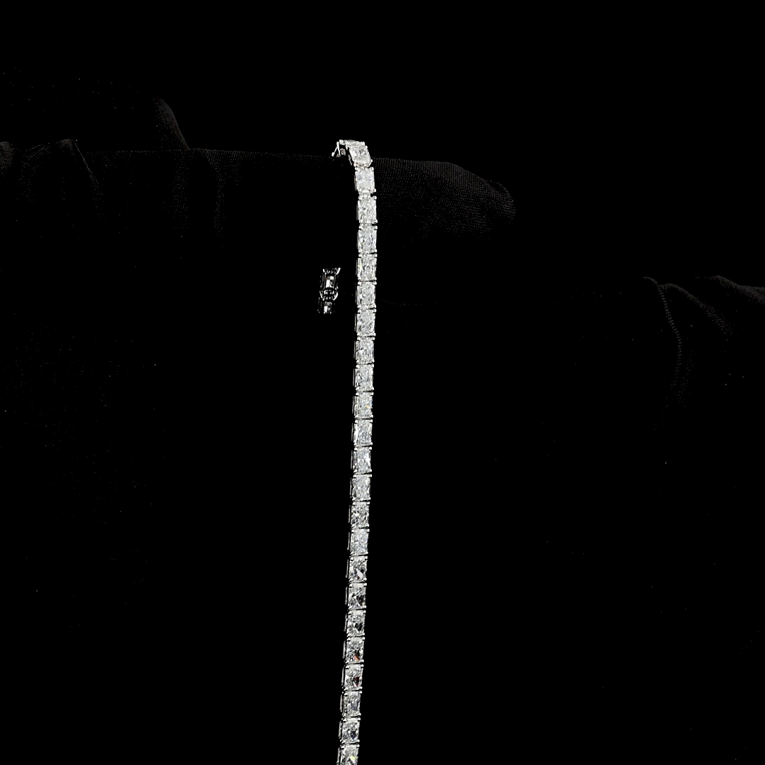 8.15 CTTW Radiant Lab Diamond Tennis Bracelet (E Color and VS Clarity)