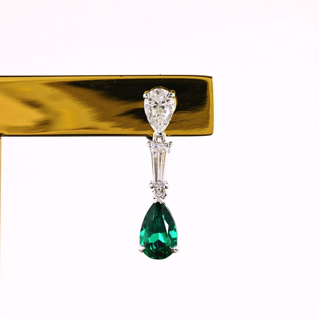 0.66 CTTW Pear Lab Diamond Hanging Earring (VS2 Clarity)