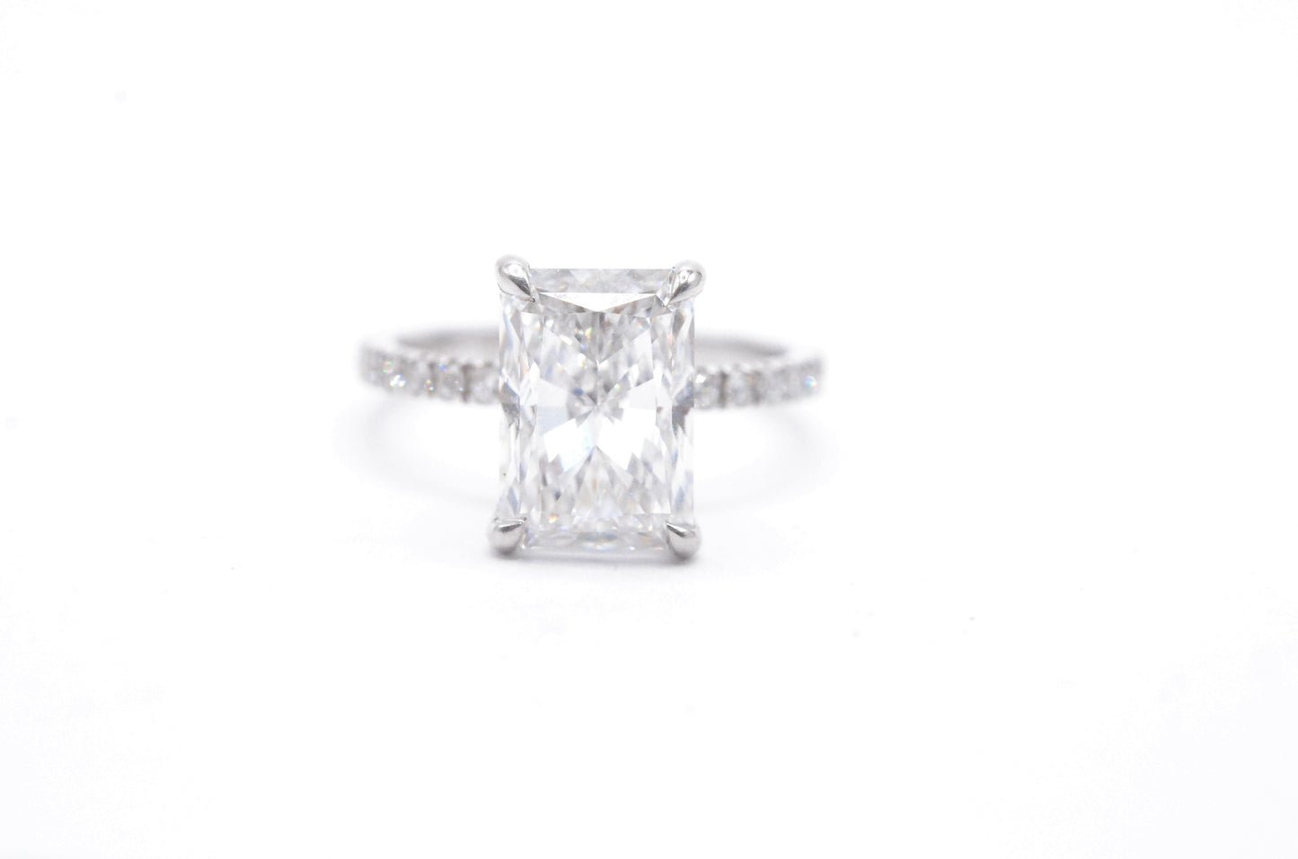 3ct radiant lab diamond center F color VS1 igi certified diamond pave mounting with accented under halo