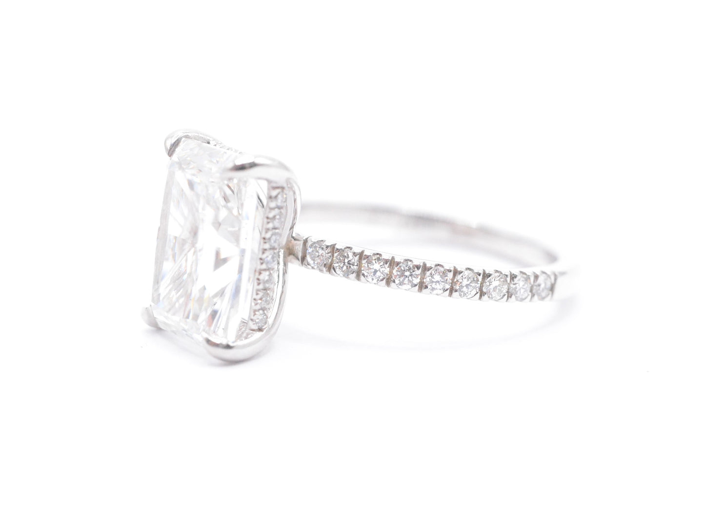 3ct radiant lab diamond center F color VS1 igi certified diamond pave mounting with accented under halo