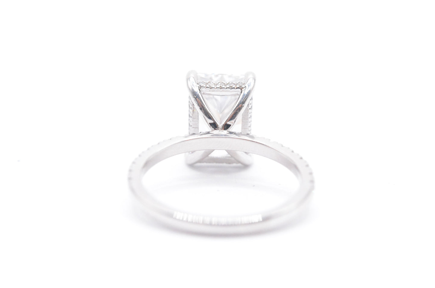 3ct radiant lab diamond center F color VS1 igi certified diamond pave mounting with accented under halo