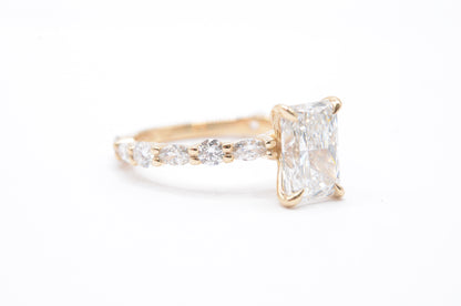 2ct radiant lab diamond center f color VS1 with alternating round/marquis diamond setting 14k yellow gold