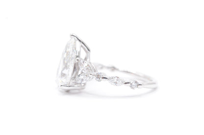 3ct pear lab diamond center IGI certified f color VS1 custom marquis/round split diamond setting 14k white gold