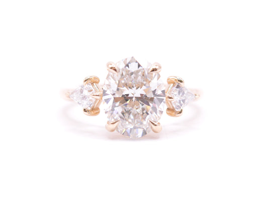 3ct oval lab diamond center igi certified f color vs1  .45ct kite shaope side stones 14k yellow gold