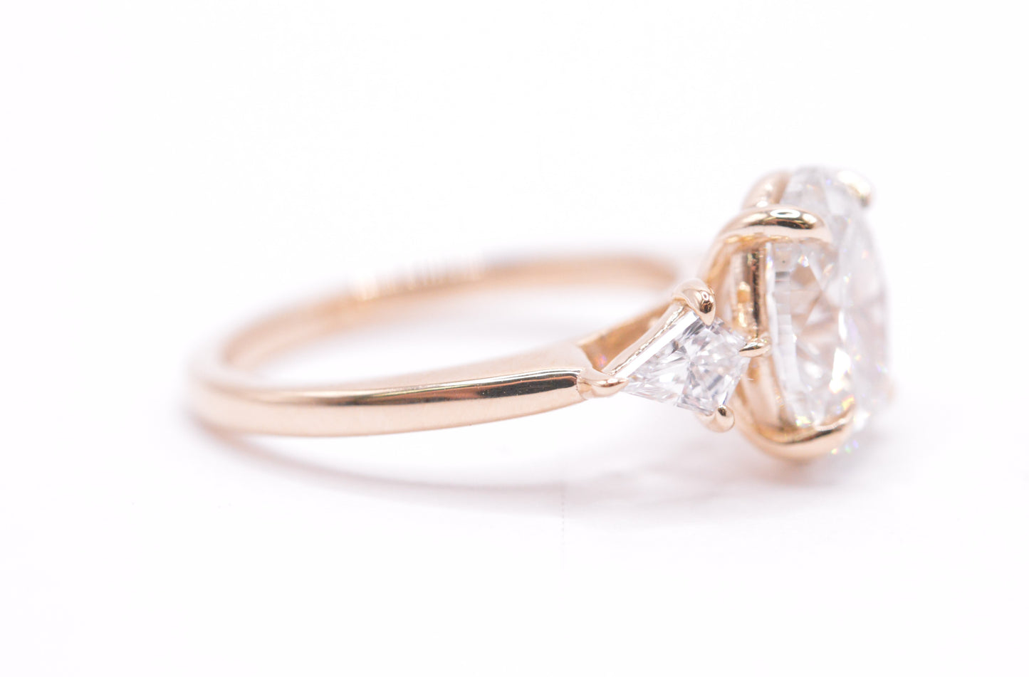 3ct oval lab diamond center igi certified f color vs1  .45ct kite shaope side stones 14k yellow gold