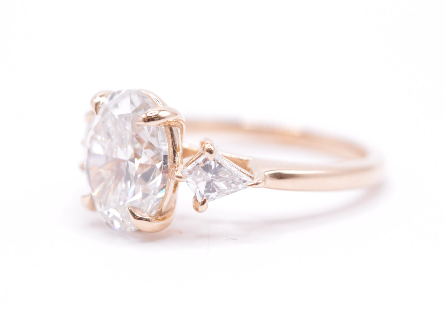 3ct oval lab diamond center igi certified f color vs1  .45ct kite shaope side stones 14k yellow gold