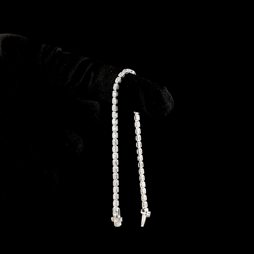 2.42 CTTW Emerald Lab Diamond Tennis Bracelet (E Color and VS Clarity)