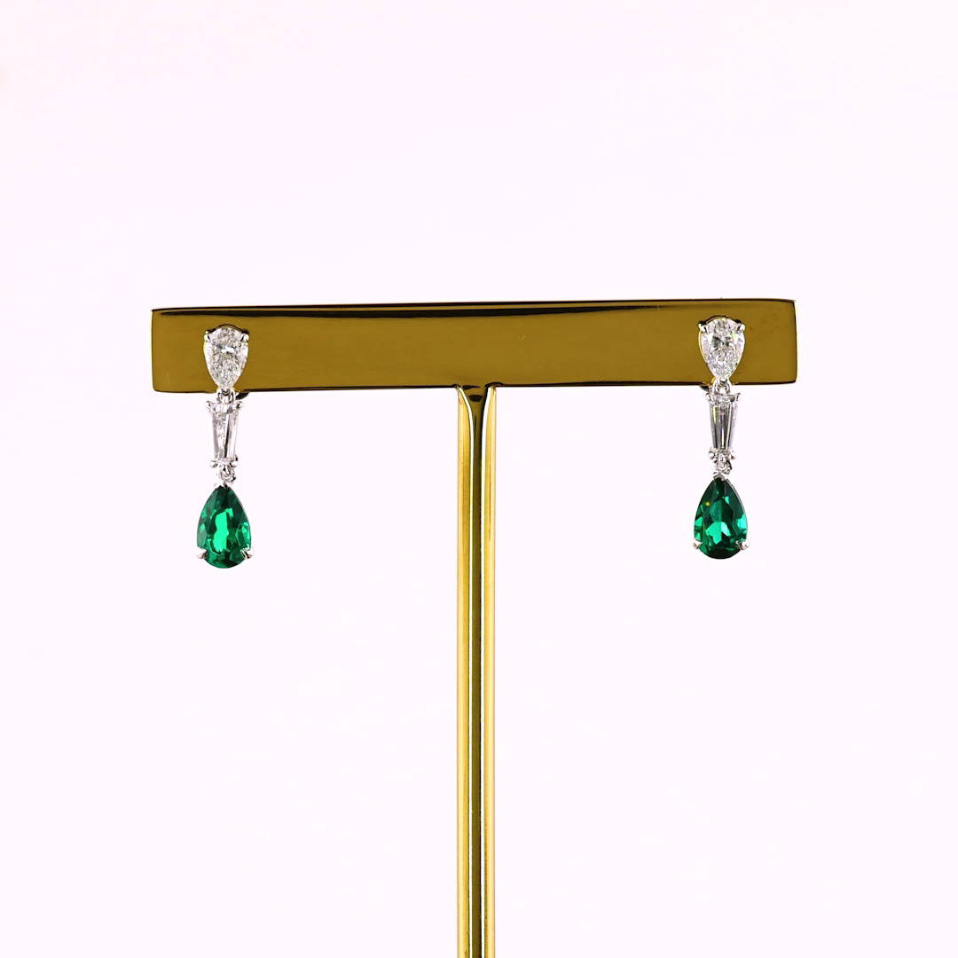 0.66 CTTW Pear Lab Diamond Hanging Earring (VS2 Clarity)