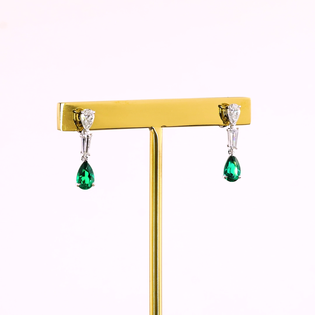 0.66 CTTW Pear Lab Diamond Hanging Earring (VS2 Clarity)