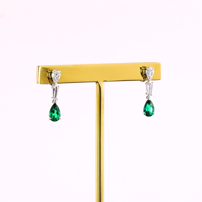 0.66 CTTW Pear Lab Diamond Hanging Earring (VS2 Clarity)