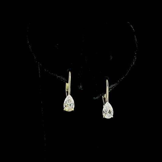 1.08 CTTW Pear Lab Diamond Hanging Earring (E Color and VS1 Clarity)