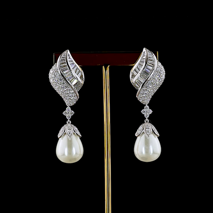 46.91 CTTW Round Lab Grown Diamond Hanging Earring Size 51.35 (F Color and VS2 Clarity)