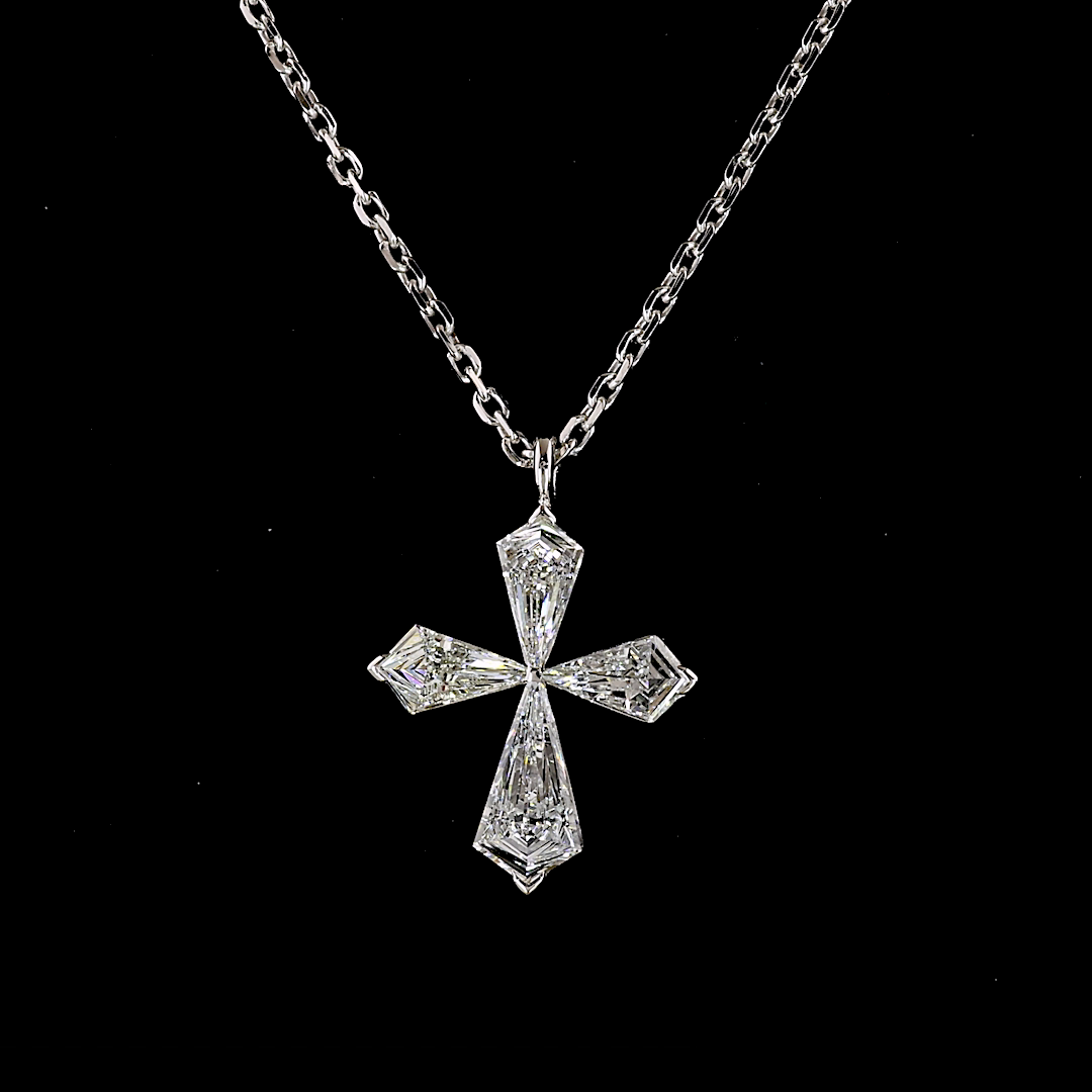 0.38 CTTW KITE Natural Diamond Special Necklace Pendant (F Color and VS2 Clarity)